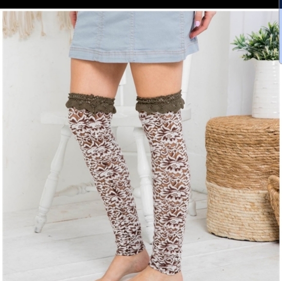 COPY - RYU A'REVE FLORAL. Lace Leg Warmers - Picture 4 of 5
